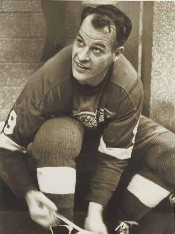 Gordon (Gordie) Howe